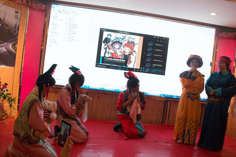 三個(gè)妃子一臺戲